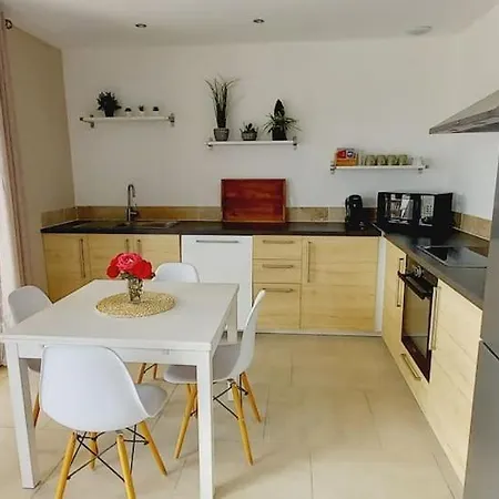 Neuve Avec Piscine Chauffee Dans Le Luberon Holiday home *