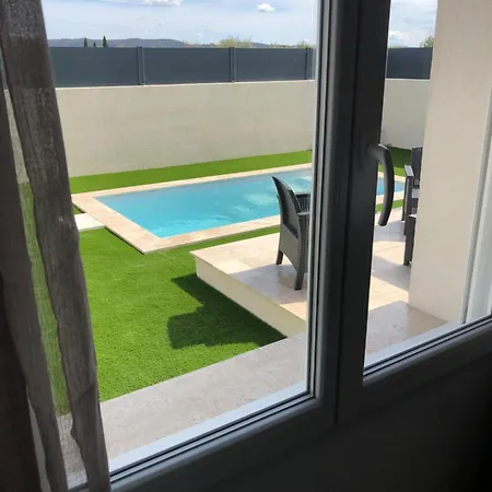 Neuve Avec Piscine Chauffee Dans Le Luberon Holiday home *