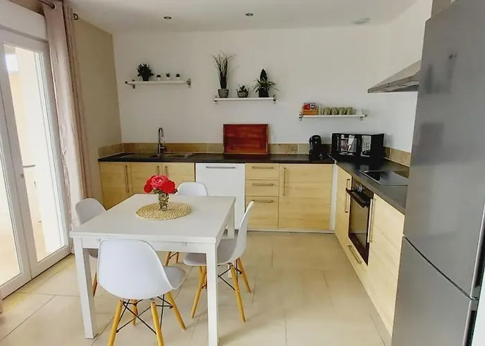 Neuve Avec Piscine Chauffee Dans Le Luberon Holiday home *