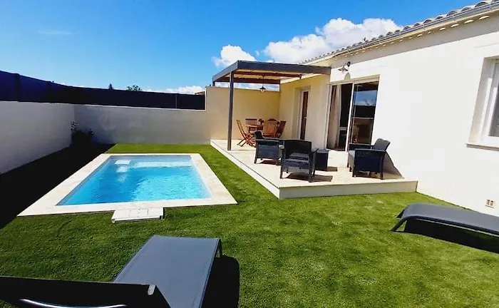 Neuve Avec Piscine Chauffee Dans Le Luberon